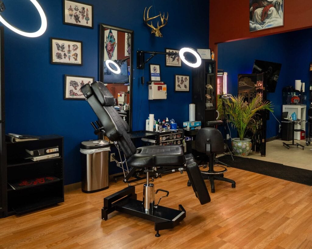 Professional tattoo studio interior - Julio Gomez